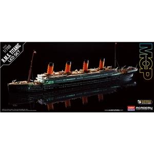 Academy 1/700 R.M.S. Titanic LED - CuriousMinds.co.uk