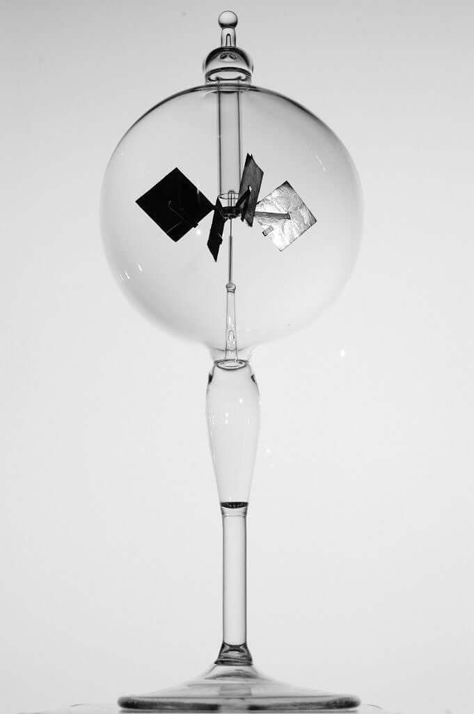 Crooke's Solar Radiometer, Tapered Clear Stem, Clear Globe - CuriousMinds.co.uk